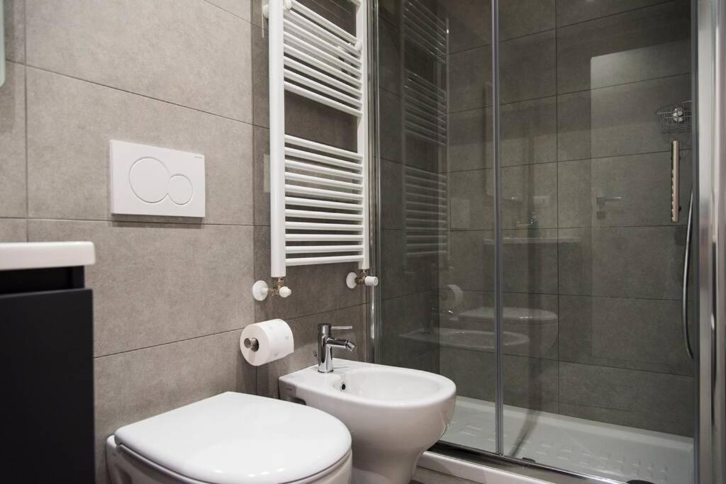 Breathtaking Castle View Youhosty - Quintino Sella Milan Exterior photo